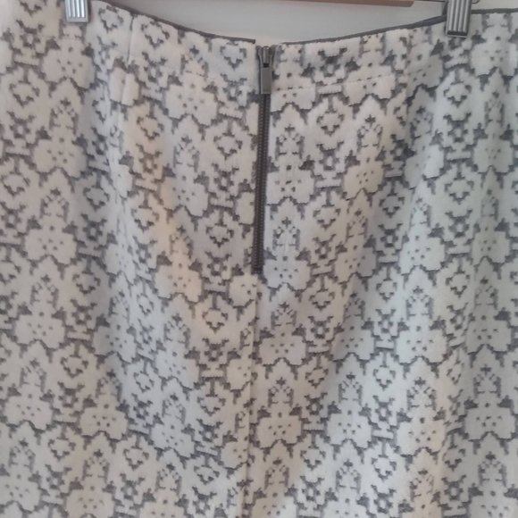 Short patterned skirt, light grey, dark grey. Brand: Sandwich. Size 8 (38) - Picture 4 of 4